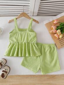 SHEIN Vintaside Kids 女童清新田园休闲甜美可爱风纹理面料3D立体花卉装饰荷叶边吊带背心搭配荷叶边短裤，适合春夏度假和户外玩耍 - 綠色 - 查看 2