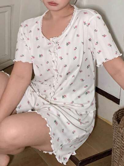 Dazy Plus 2pcs Ditsy Floral Ruffle Trim Sleepwear Set, Sweet Short Sleeve Top And Shorts, Plus Size Women Pajamas For Spring/Summer