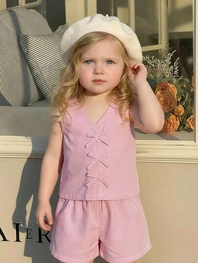 SHEIN 2pcs Baby Girl Summer Fashion Sweet And Elegant Street Style Pink Striped Vest With 3D Bow Decor, Paired With Matching Pink Striped Shorts Set, Suitable For Street And School Wear