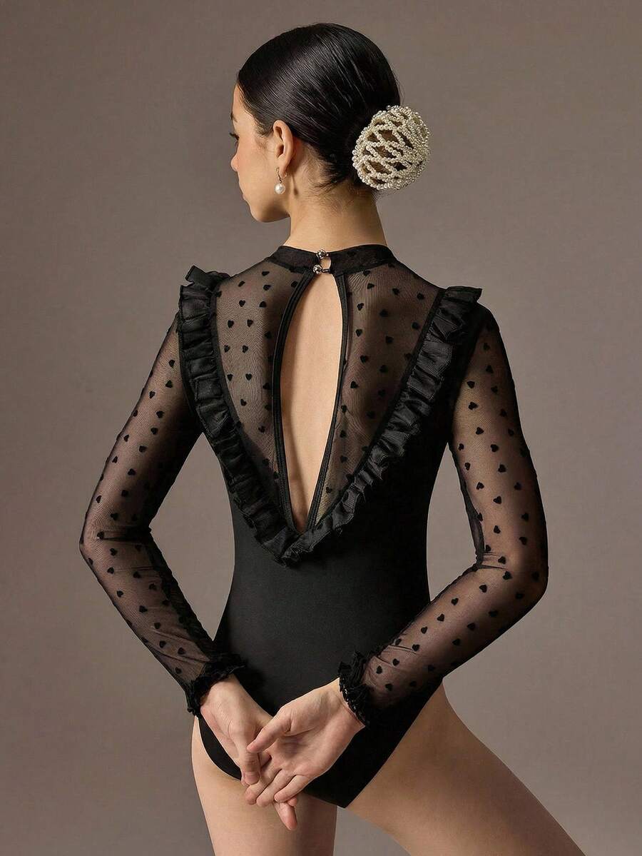 Dieser klassische schwarze Jumpsuit ist speziell für Teenager-Mädchen entworfen und aus weichem, dehnbarem Stoff für bequeme und uneingeschränkte Bewegung gefertigt. Geeignet für Ballett-Training, Tanzpraxis und Fitness-Workouts, das minimalistische und vielseitige Design mit praktischer Schneiderei lässt sich leicht für tägliches Training und Tanzkurse kombinieren.