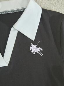 这款少女休闲运动套装，采用撞色缝线 Polo 领设计，胸前饰有刺绣，短袖上衣腰部设有褶裥，搭配阔腿抽绳裤。这款海军蓝运动套装完美兼顾舒适与时尚。精致简约的设计，可调节腰围的阔腿裤和撞色 Polo 领更能修饰颈部线条，使其成为居家休闲、运动健身或户外活动的必备夏季单品。 - 深灰色 - 查看 5