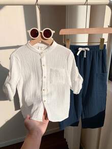 SHEIN 两件装男童休闲运动度假套装，包含一件白色翻领短袖衬衫和一条带松紧腰带口袋的纯色长裤，适合儿童穿着，也适合小男孩、返校季、生日派对、晚宴、演出、婚礼、情人节等场合，以及日常穿着、上学、旅行、运动、春夏季节。 - 藏蓝色 - 查看 6