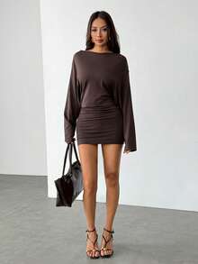 SHEIN PETITE 秋冬季纯色棕色/咖啡色长袖宽松深V领性感迷你连衣裙，适合鸡尾酒会、浪漫约会、聚会、正式活动、伴娘礼服、夜生活、万圣节、圣诞节等场合，是女士派对礼服的理想之选。 - 棕色 - 查看 11