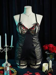 SpicyHot Conjunto de lencería de talla grande extremadamente sexy: Camisón + Tanga + Medias (4 piezas) con bordados, parches de malla y tela reflectante - Negro - Ver 5