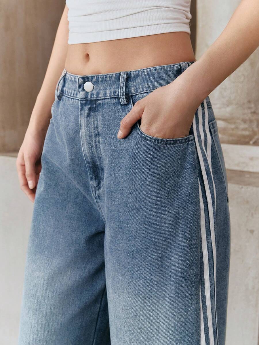 Anewsta Spring New Women's Washed Denim Jeans, Fashionable Casual Commuter Ripped Flare Leg Jeans With Waist Belt To Modify Leg Shape - Medium Wash - View 1