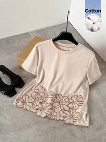 SHEIN Frenchy 女士休闲棉质花卉刺绣圆领短袖百搭T恤，适合外出、情人节、海滩、生日等各种场合，也适合夏季、情人节、狂欢节、派对、婚礼、生日等场合，优雅百搭，适合度假、休闲等各种场合，是参加派对或节日活动的理想之选。 - 棕色 - 查看 5