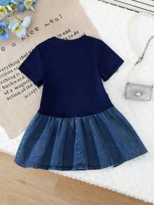 SHEIN Playful Pals 女婴简约甜美可爱连衣裙，夏季款，蓝色针织拼接牛仔蝴蝶装饰娃娃裙，适合日常、休闲、度假穿着 - 寶藍色 - 查看 3