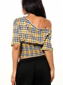 SUMWON WOMEN Áo croptop trễ vai kẻ caro với eo chun và họa tiết in số, kiểu dáng thời trang thường ngày. - Màu vàng - Xem 2