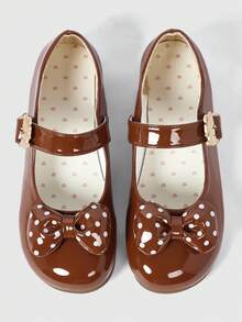 Brown shiny leather + polka dot bow.