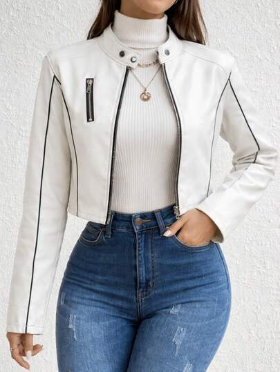 Chamarra Corta de Piel Sintética Blanca con Cierre y Detalles Modernos