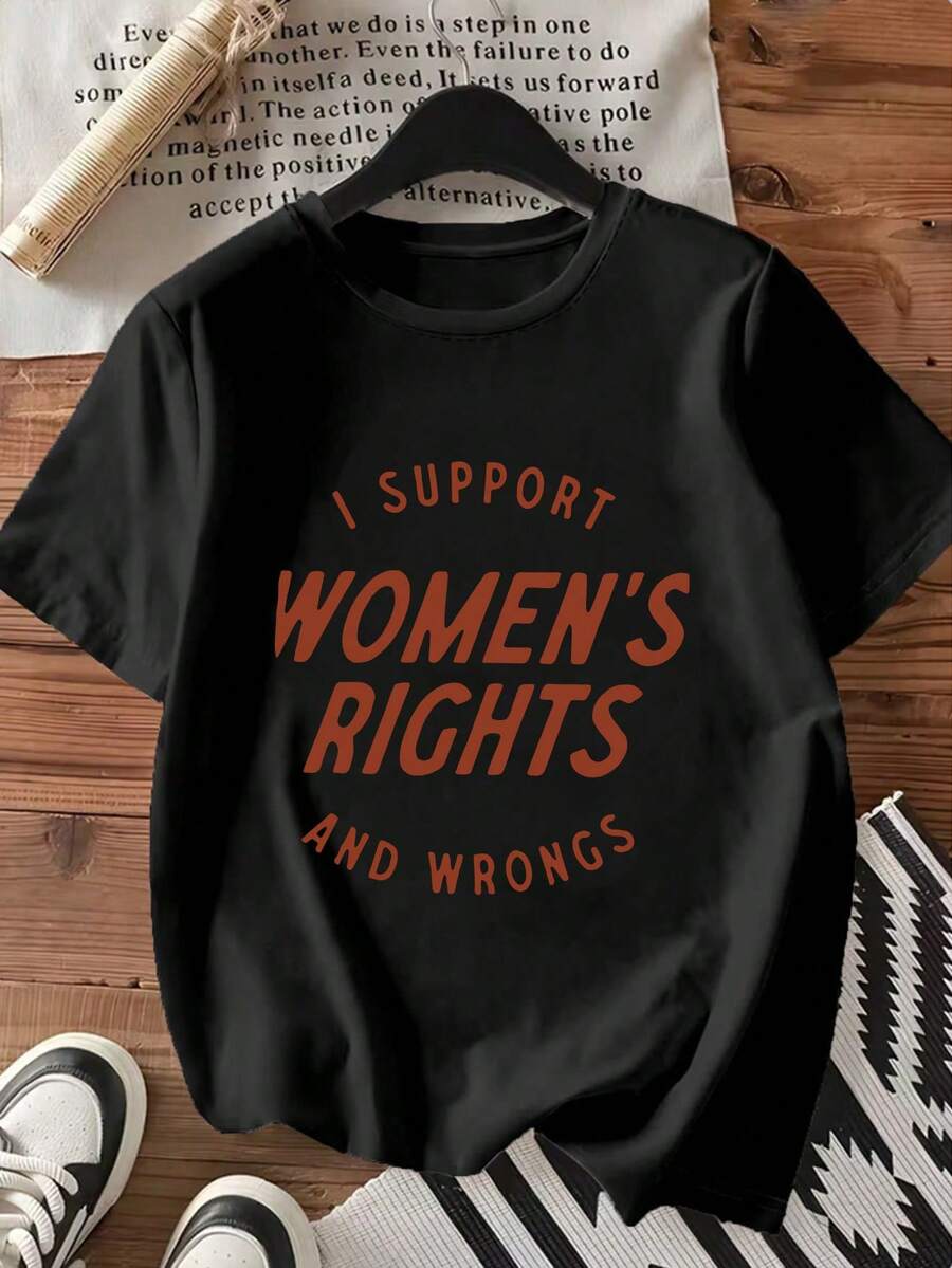 SHEIN CURVE+ Camiseta casual de cuello redondo talla grande para mujer, con estampado de lema con letras, cómoda de llevar - Negro - Ver 1