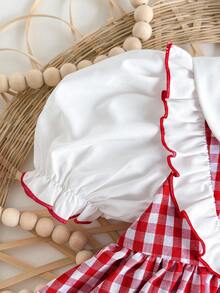 SHEIN 新生女宝宝夏季可爱红白格子草莓图案彼得潘领连体衣，配发带 - 紅色 - 查看 5