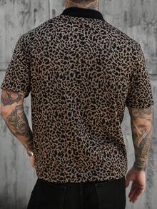 Manfinity CasualCool 男士短袖纹理面料 Polo 衫，适合外出、聚会、派对等场合。男士度假衬衫、男士派对衬衫、猎豹纹男士衬衫、男士豹纹衬衫、街头风男士衬衫，尽显绅士风范。适合日常休闲、周末旅行、户外活动、探险旅行、轻松的工作环境或半正式场合。可作为男友/丈夫礼物、周年纪念/生日礼物、派对礼物、夏季假期礼物、沙滩装、夏威夷婚礼礼物，以及春夏季节穿着。 - 棕色 - 查看 2
