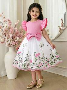 小女孩甜美公主风连衣裙，上身采用柔软的粉色罗纹针织面料，饰有荷叶边袖口和蝴蝶结，下身是白色网纱裙，绣有花朵图案，梦幻可爱，适合生日派对、节日庆典和日常穿着，轻盈透气，适合春夏穿着。 - 粉色 - 查看 3