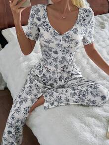 SHEIN 浪漫碎花女士修身V领纽扣装饰短袖睡衣套装 - 彩色 - 查看 4