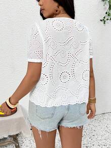 SHEIN Frenchy 大码纯色V领短袖褶皱刺绣衬衫 - 白色 - 查看 4