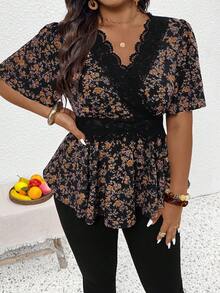 SHEIN Frenchy Áo kiểu nữ cỡ lớn cổ chữ V tay ngắn phối ren họa tiết hoa nhí, áo mùa hè, áo hoa, áo đi nghỉ mát, áo tốt nghiệp, áo thanh lịch cho đám cưới và sự kiện, áo dự tiệc bãi biển. - Nhiều màu - Xem 4