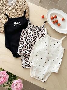 SHEIN LMoss Kids 3件套女婴针织纯色蝴蝶结装饰连体衣+豹纹连体衣+爱心图案连体衣套装 - 彩色 - 查看 6