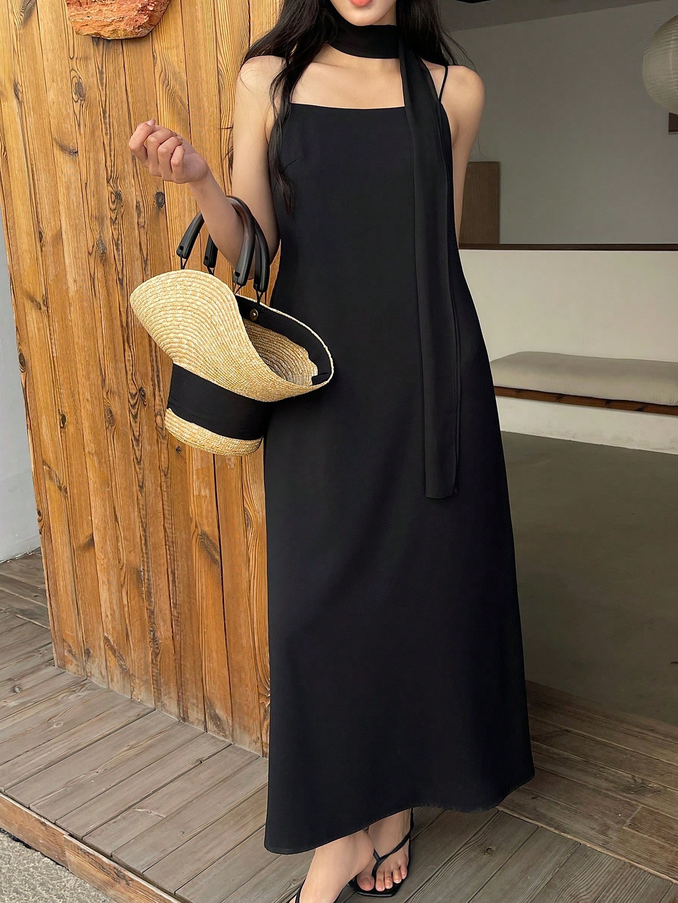 Neckline
