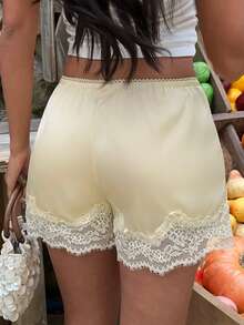 Aloruh 女士情人节黄色性感蕾丝边缎面短裤 - 黃色 - 查看 2