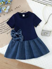SHEIN Playful Pals 女婴简约甜美可爱连衣裙，夏季款，蓝色针织拼接牛仔蝴蝶装饰娃娃裙，适合日常、休闲、度假穿着 - 寶藍色 - 查看 4