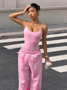 Muchica Bộ 2 món gồm áo hai dây thể thao màu hồng dành cho nữ và quần cạp chun thêu chữ. - Hồng - Xem 4