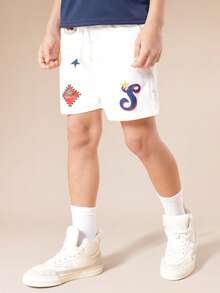 SUMWON Pantalones cortos de verano casuales para niños con cordón en la cintura, longitud hasta la rodilla, con parches estampados y gráficos con estrellas - Blanco - Ver 3