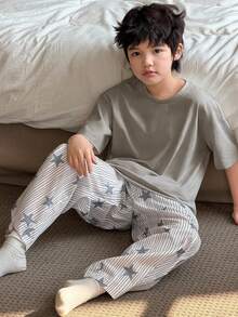 DAZY 男童纯色圆领短袖上衣和星形印花长裤睡衣套装（夏季款） - 灰色 - 查看 3