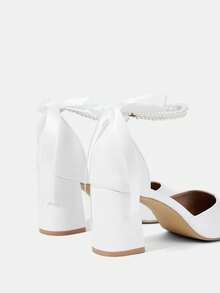 CUCCOO HITCHD 女士时尚百搭可爱蝴蝶结珍珠链串珠简约粗跟尖头鞋，浪漫优雅白色PU皮露趾搭扣镂空高跟凉鞋，适合婚礼、派对、约会、所有季节 - 白色 - 查看 5