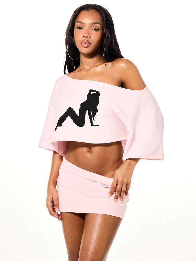 SUMWON WOMEN Off Shoulder Graphic Cropped Top With Wide Sleeves
