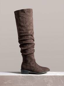 Styleloop Botas de tacón grueso con diseño fruncido y punta afilada, versátiles y casuales, adecuadas para outfits de Navidad, Acción de Gracias y Año Nuevo - Marrón oscuro - Ver 3