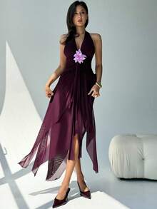 Aloruh 新款马卡龙奶油黄性感露背深V领系带褶皱腰身飘逸不对称下摆花卉装饰度假风中长连衣裙 - 中紫紅色 - 查看 9