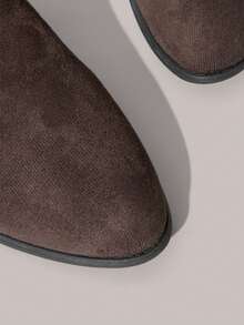 Styleloop Botas de tacón grueso con diseño fruncido y punta afilada, versátiles y casuales, adecuadas para outfits de Navidad, Acción de Gracias y Año Nuevo - Marrón oscuro - Ver 5