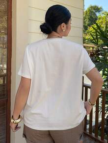 Dazy Plus 刺绣图案V领宽松短袖白色T恤 - 白色 - 查看 4