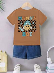 SHEIN Playful Pals 男婴休闲舒适时尚简约棋盘格图案“MAMA'S BOY”字母印花短袖圆领T恤，适合春夏穿着 - 棕色 - 查看 3
