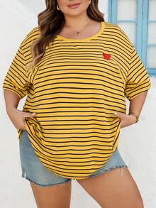 SHEIN CURVE+ Curve 尺码 US22 音乐节、海滨度假、波西米亚风女式心形条纹印花圆领短袖T恤 - 黃色 - 查看 4