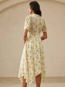 Aveloria Rosie Đầm voan chiffon in họa tiết ngọc trai, xếp ly phía trước, tay ngắn, dài đến đầu gối, kiểu dáng bất đối xứng, tay lửng, họa tiết hoa, hàng mới về. - Nhiều màu - Xem 2