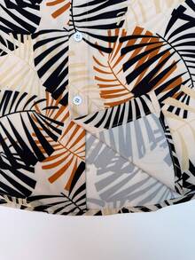 Manfinity Swimmode 男士全印花纽扣短袖衬衫搭配纯色侧袋短裤沙滩套装 - 彩色 - 查看 6