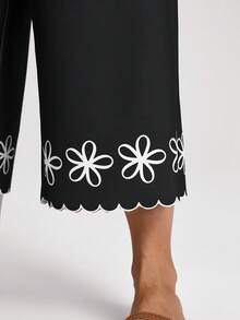 Comfylo Pantalones anchos casuales de mujer talla grande con estampado floral, cintura con cordón y pliegues, versátiles para uso diario - Blanco y Negro - Ver 4