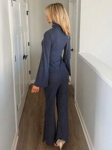 Sydney Algeri Novo Conjunto de Top com Manga Flare e Calça Flare, Decor de Metal, Gola Alta, Tricô Canelado Forrado, Versátil para Uso Diário, Elegante e Jovem, Outono/Inverno - Azul Royal - Visão 2