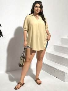 SHEIN Essnce 大码女式夏季休闲宽松V领黑色衬衫，夏季女装，黑色上衣，教师衬衫，职业女式衬衫，夏季女式衬衫，女士衬衫，妈妈装，夏季上衣，飘逸衬衫，夏季套装，黑色衬衫 - 淡黃色 - 查看 4