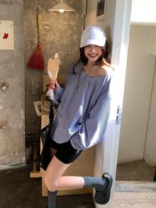 DAZY Áo thun dài tay nữ màu xanh sọc, hở lưng, dáng rộng - Màu xanh lam - Xem 10