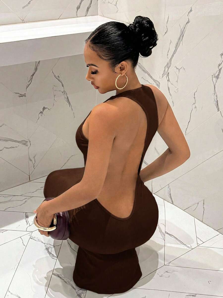 Slaydiva 全新春夏款式，完美适合日常约会，优雅迷人，也适合海滩度假、邮轮派对等各种场合。简约而不失时尚，性感又不失休闲，是一款百搭的基础单品。性感俏皮的圆领无袖露背修身长裙 - A - 棕色 - 查看 1