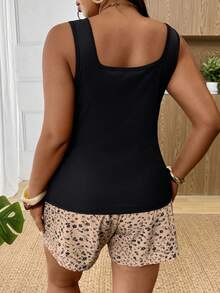 SHEIN Frenchy Bộ đồ cỡ lớn phong cách thường ngày đi nghỉ mát gồm áo tank top cổ vuông màu trơn và quần short in họa tiết thắt eo. - Nhiều màu - Xem 2
