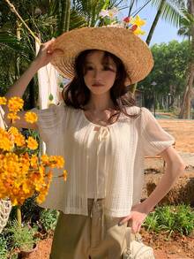 DAZY Áo dệt kim tay cánh hoa mỏng nhẹ, thoải mái cho nữ mùa hè, kiểu dáng thường ngày, có dây buộc phía trước. - trắng - Xem 7