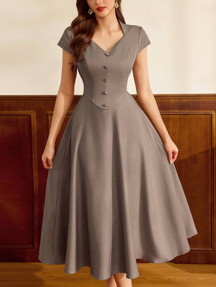 vintage women dress Butterfly in Cream Theres some beautiful seaming at work in this one Elegant Vintage Style Dresses 