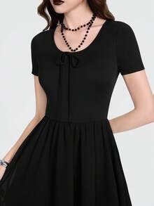 Breakform Vestido de mujer de cuello redondo y manga corta estilo gótico, vestido negro, vestido de cuello redondo con lazo, vestido de tela de punto y gasa con parches, vestido de bajo asimétrico - Negro - Ver 6