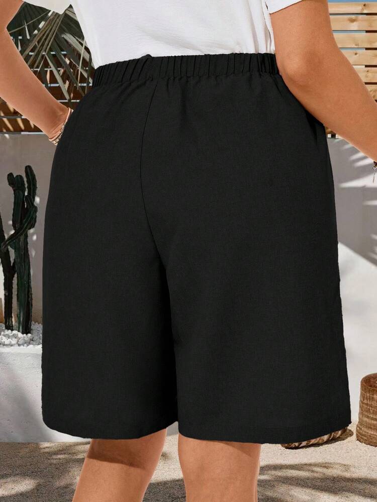 Plus Size Women's Summer Casual Vacation Country Solid Color Black Bermuda Shorts, Solid Color Side Pockets, Loose Knee-Length Mid-Waist Fashion Basic\Vacation,Summer\Vacation,Summer Holiday,Spring Break Outfits ,Vacation Outfits Women ,Holiday Outfits For Women,Going Out Outfits,2026 New Clothes,Simple And Fashionable For Everyday Wear,Suitable For Summer, Vacation, Daily Wear, Black Shorts For Women, Wide Leg Shorts, Women Summer Shorts