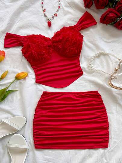 Soleia Conjunto de 2 piezas con top hombros descubiertos con decoración floral y dobladillo asimétrico, y minifalda, de moda para citas y fiestas