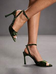 CUCCOO SZL Sandalias de tacón alto minimalistas ajustables de color granate para mujer, para uso casual diario, zapatos de primavera, vacaciones de primavera, baile de graduación y tacones navideños - Verde terciopelo - Ver 7